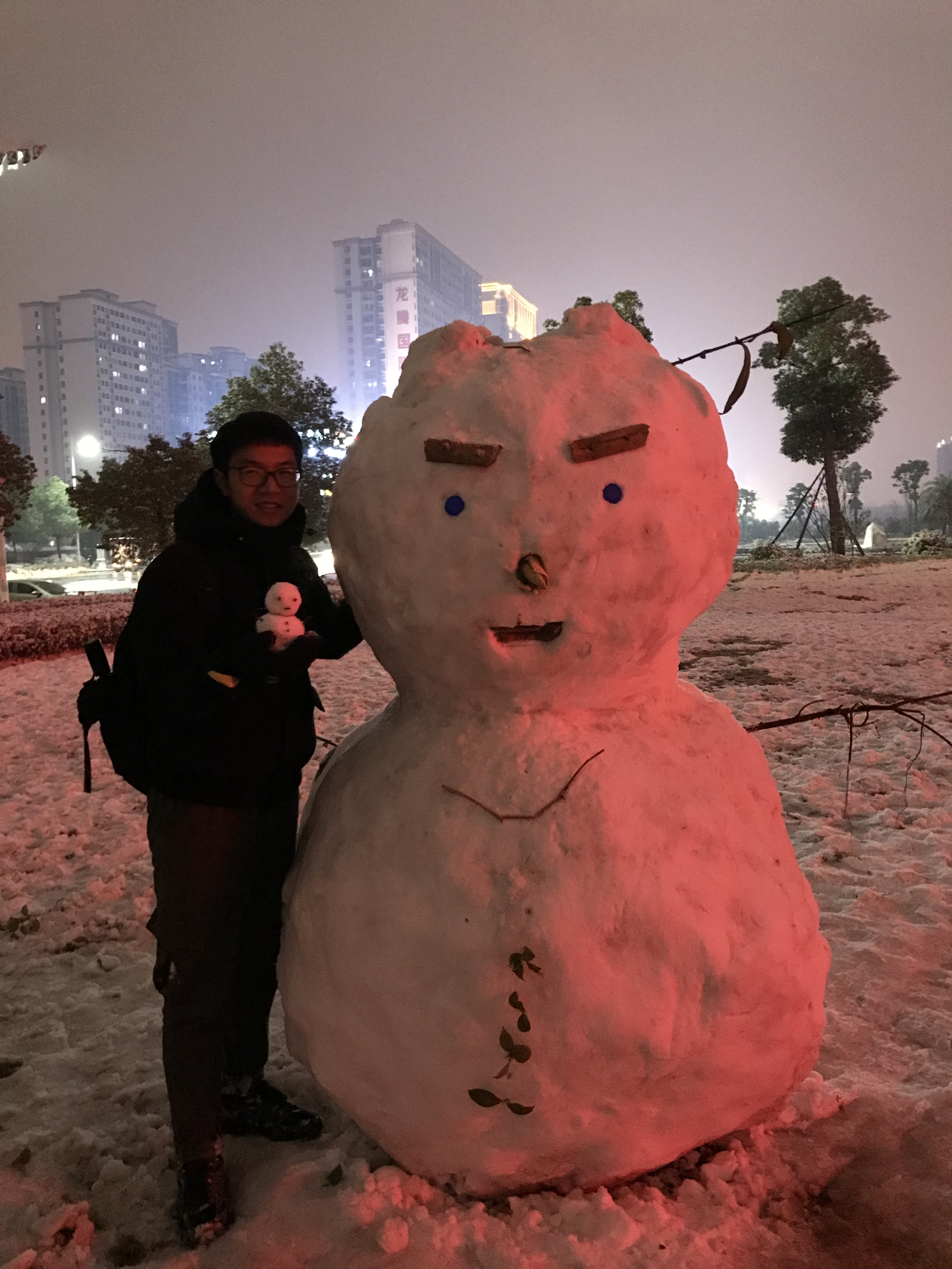 和雪人合照